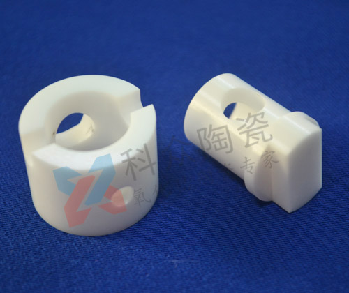 工業(yè)陶瓷在擠壓成型時(shí)應(yīng)注意什么?